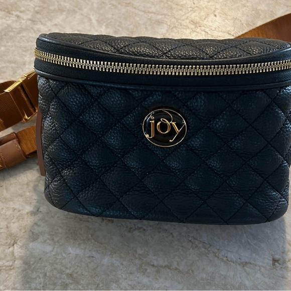 Joy Anti-Microbial
Leather Waist Belt Bag w RFID - Picture 1 of 6